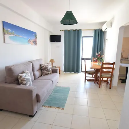 アパートホテル Carruna